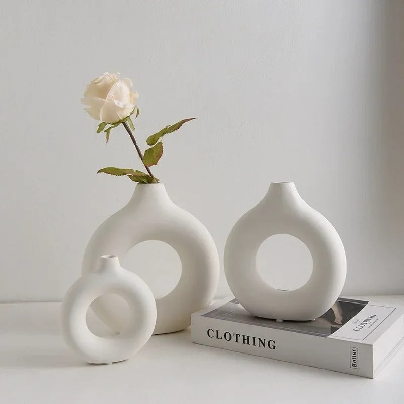 Simple Plastic Vase Donut Shape