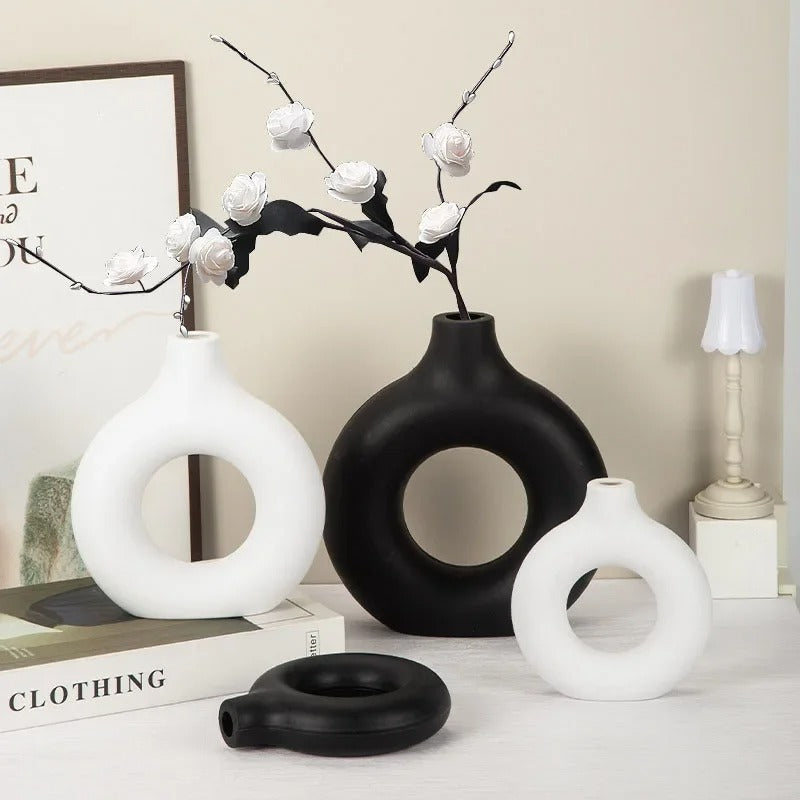 Simple Plastic Vase Donut Shape