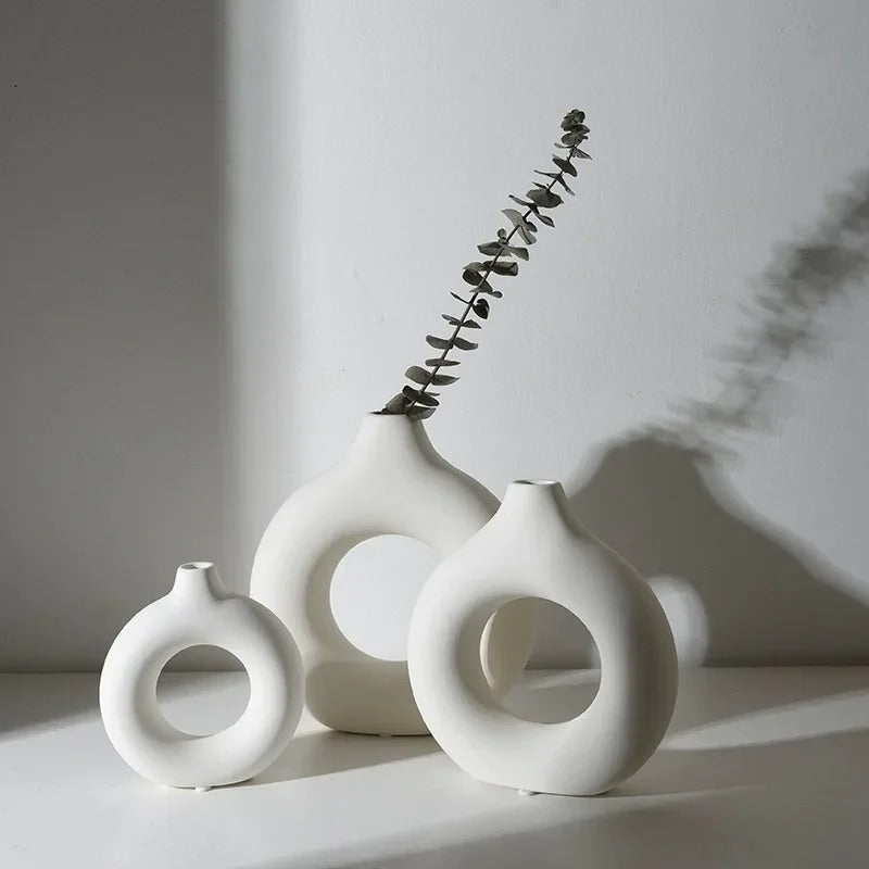 Simple Plastic Vase Donut Shape